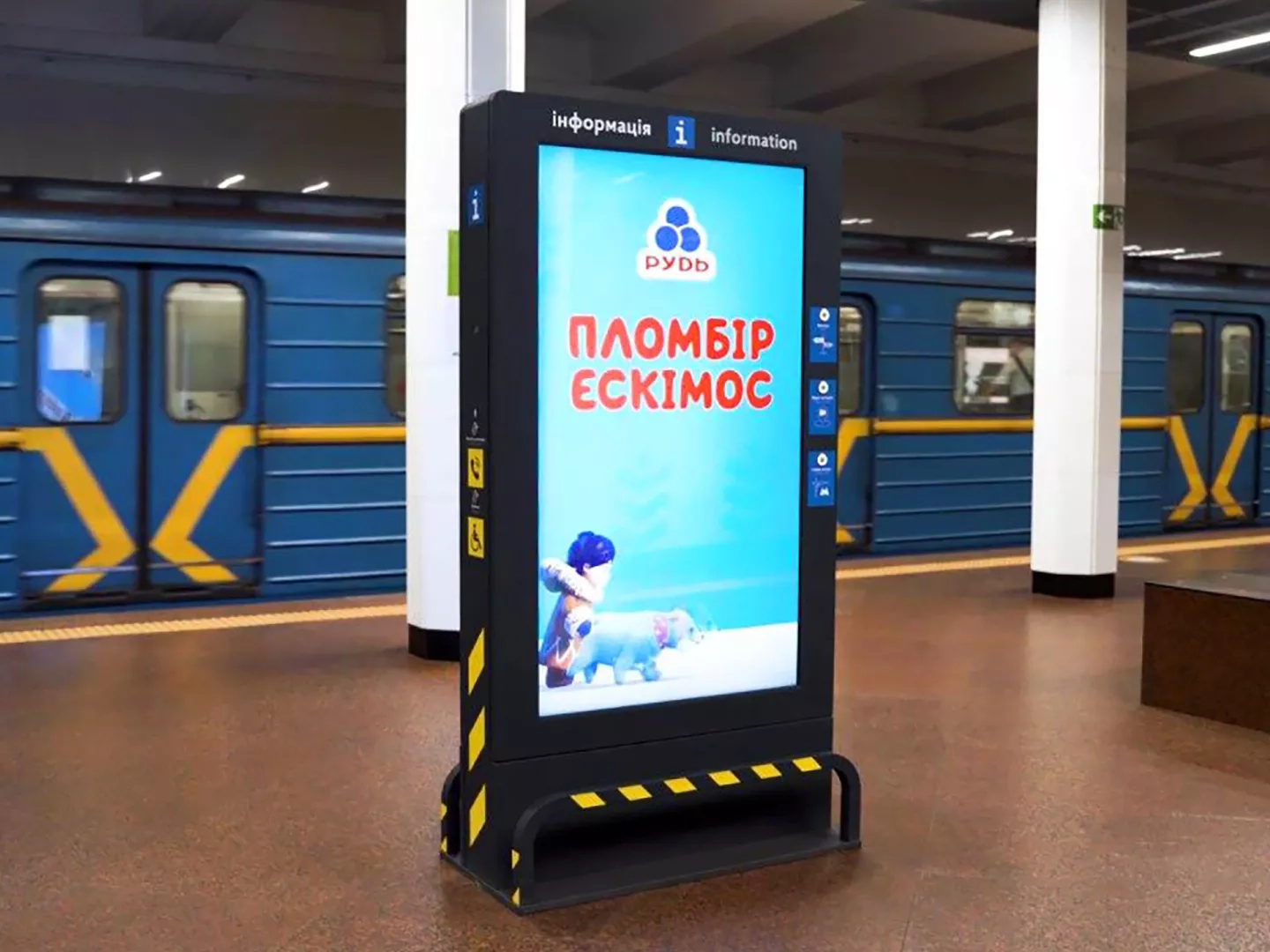 Инфостойки в метро Киева