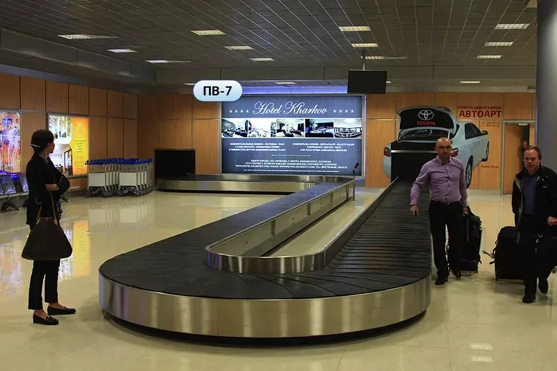 Розміщення всередині терміналу аеропорту Харків